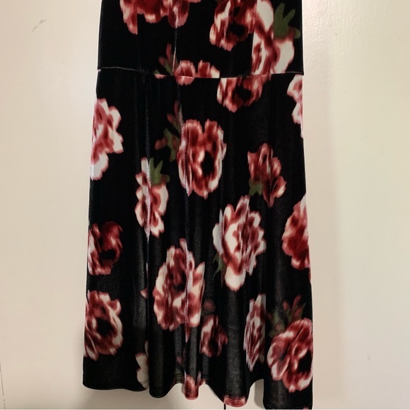 Abercrombie & Fitch Black Floral Velvet Fit & Flare Dress - Picture 4 of 9